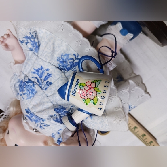 Precious Moments 1987#104817 "A Tub Full of Love" & 1995#1432 Garden of Friends - Picture 5 of 13